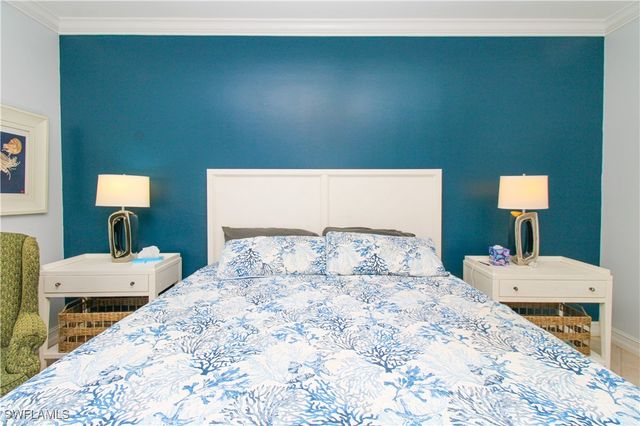 817 Carrick Bend CIR 101, Naples, FL 34110