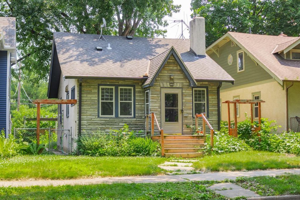 3805 35th Avenue S, Minneapolis, MN 55406