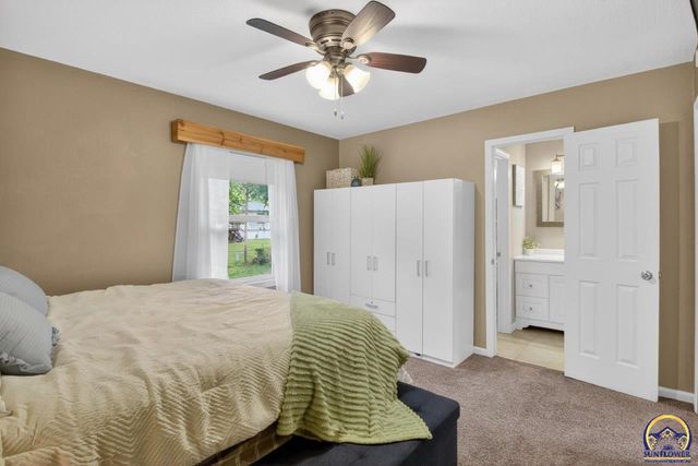 211 W 4th St, Auburn, KS 66402