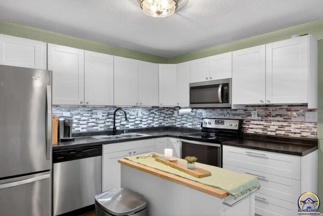 211 W 4th St, Auburn, KS 66402
