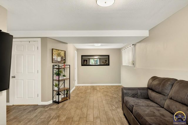 211 W 4th St, Auburn, KS 66402