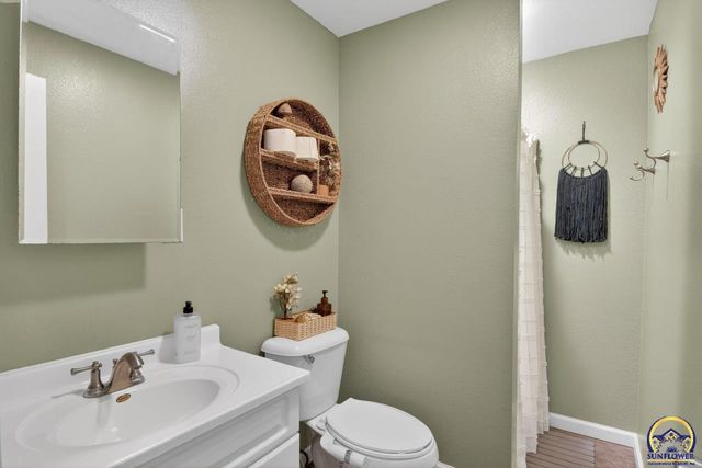 211 W 4th St, Auburn, KS 66402