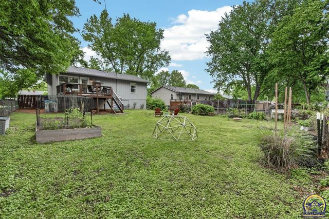 211 W 4th St, Auburn, KS 66402