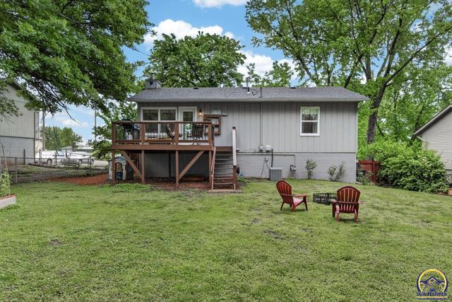 211 W 4th St, Auburn, KS 66402