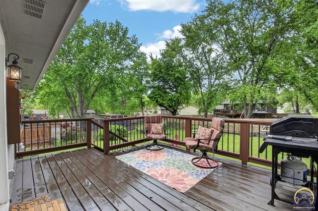211 W 4th St, Auburn, KS 66402