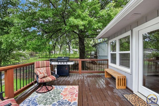 211 W 4th St, Auburn, KS 66402