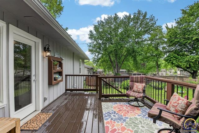 211 W 4th St, Auburn, KS 66402
