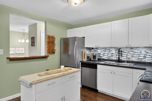 211 W 4th St, Auburn, KS 66402