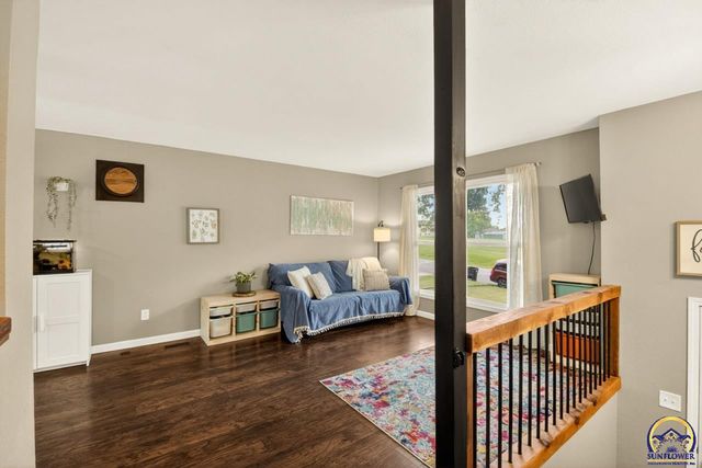 211 W 4th St, Auburn, KS 66402