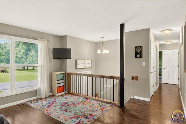 211 W 4th St, Auburn, KS 66402