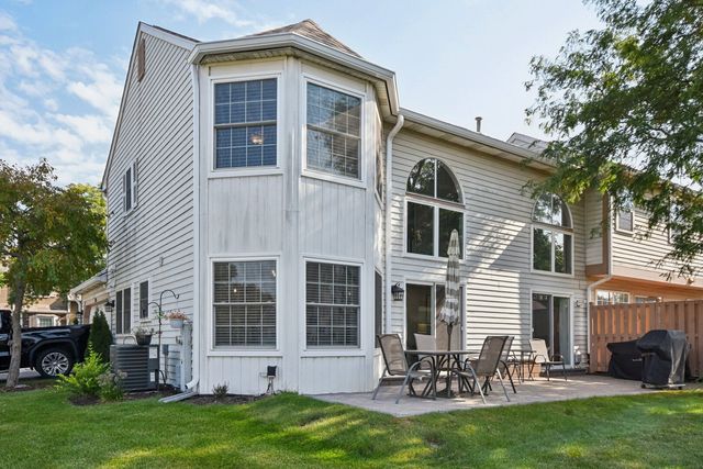 345 Ascot Lane, Streamwood, IL 60107