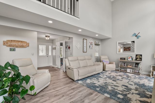 345 Ascot Lane, Streamwood, IL 60107