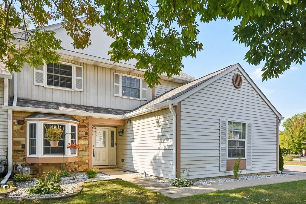 345 Ascot Lane, Streamwood, IL 60107
