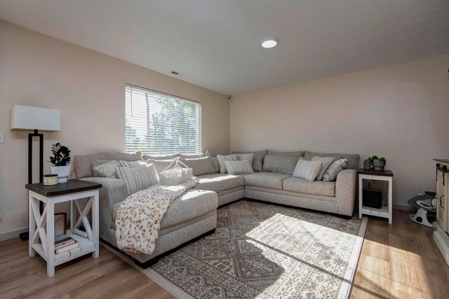 206 N Cheyenne Valley Road, Nixa, MO 65714