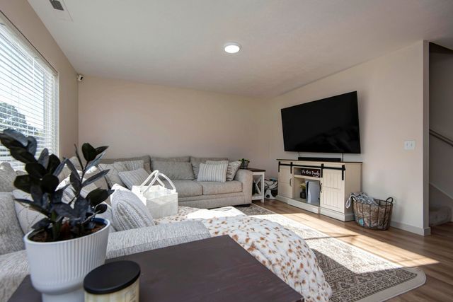 206 N Cheyenne Valley Road, Nixa, MO 65714