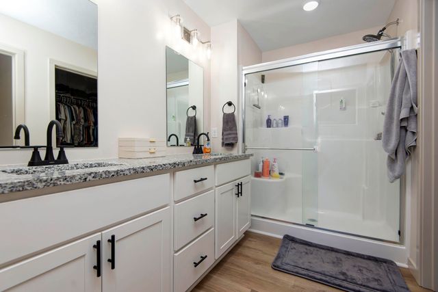 206 N Cheyenne Valley Road, Nixa, MO 65714