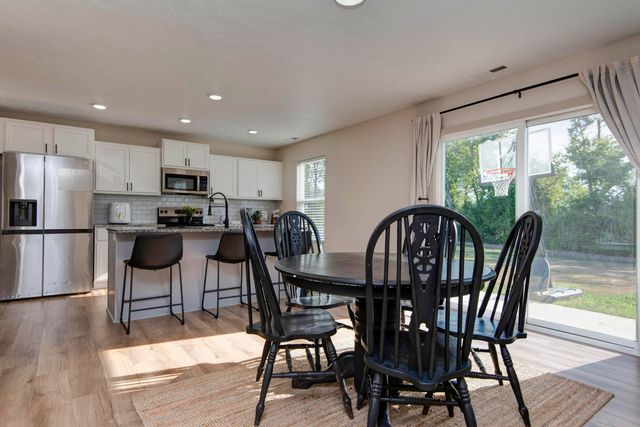 206 N Cheyenne Valley Road, Nixa, MO 65714