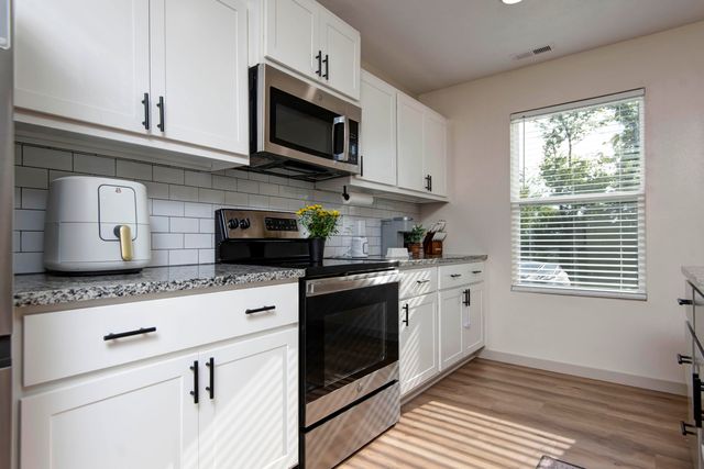 206 N Cheyenne Valley Road, Nixa, MO 65714