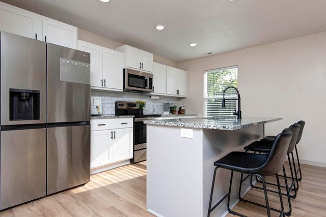 206 N Cheyenne Valley Road, Nixa, MO 65714