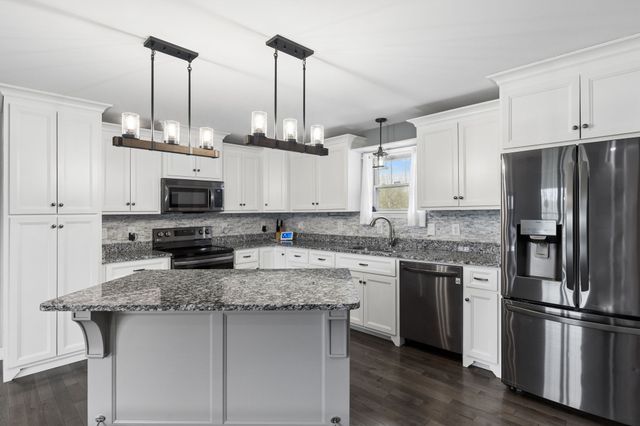 26 Bunting Ln, Summertown, TN 38483