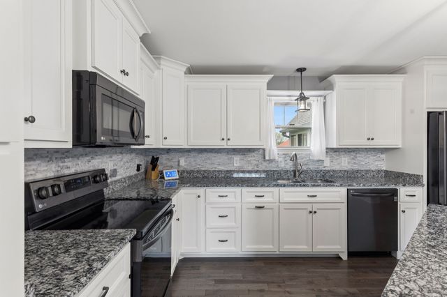 26 Bunting Ln, Summertown, TN 38483