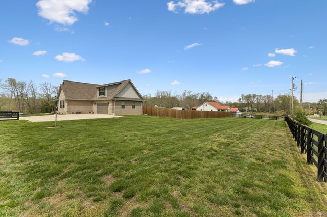 26 Bunting Ln, Summertown, TN 38483