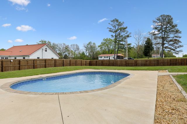 26 Bunting Ln, Summertown, TN 38483