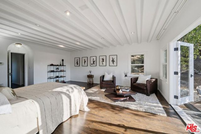 8420 La Tuna Canyon Road, Sun Valley, CA 91352