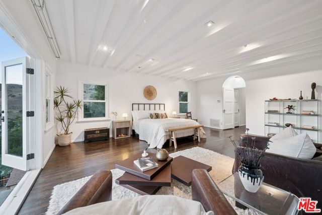 8420 La Tuna Canyon Road, Sun Valley, CA 91352