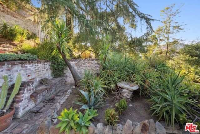 8420 La Tuna Canyon Road, Sun Valley, CA 91352