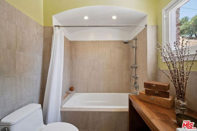 8420 La Tuna Canyon Road, Sun Valley, CA 91352