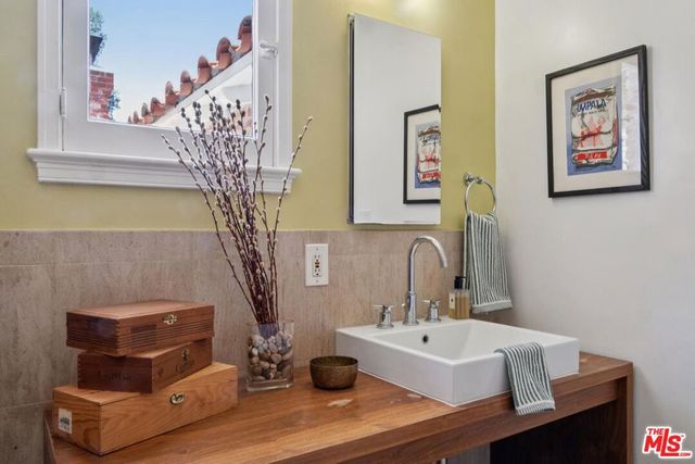 8420 La Tuna Canyon Road, Sun Valley, CA 91352