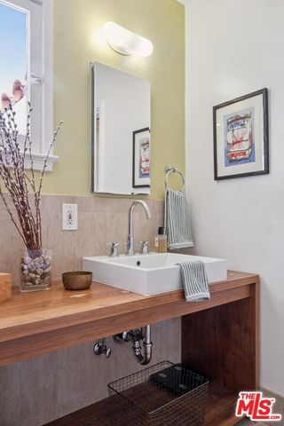 8420 La Tuna Canyon Road, Sun Valley, CA 91352