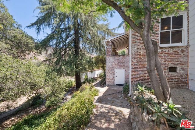 8420 La Tuna Canyon Road, Sun Valley, CA 91352