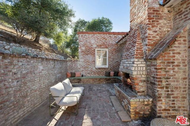 8420 La Tuna Canyon Road, Sun Valley, CA 91352