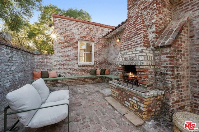 8420 La Tuna Canyon Road, Sun Valley, CA 91352