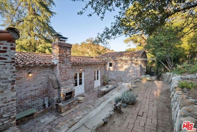 8420 La Tuna Canyon Road, Sun Valley, CA 91352