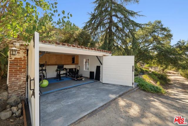 8420 La Tuna Canyon Road, Sun Valley, CA 91352