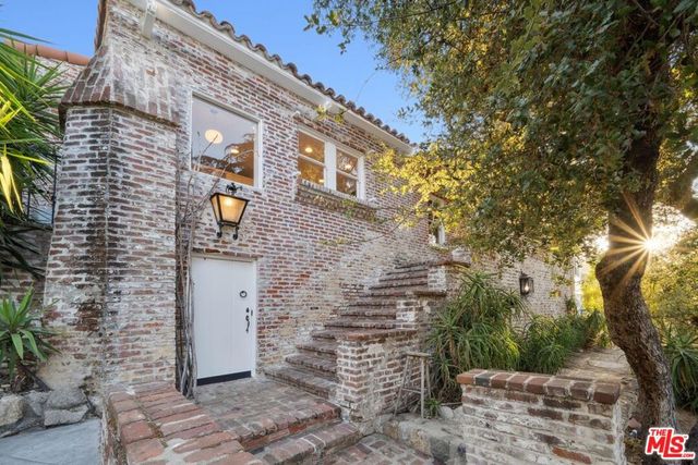 8420 La Tuna Canyon Road, Sun Valley, CA 91352