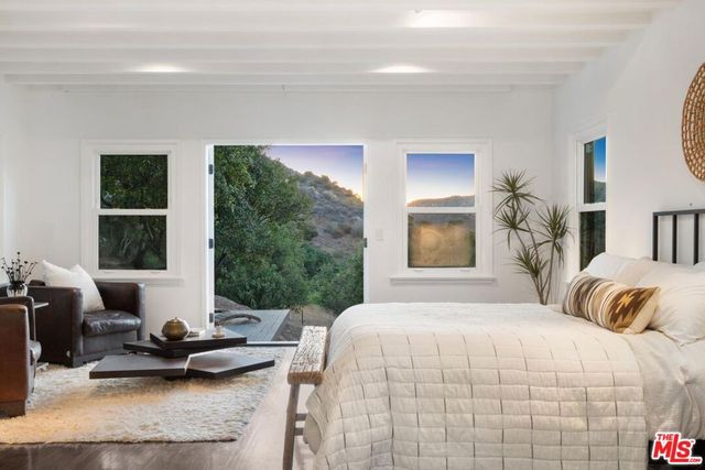 8420 La Tuna Canyon Road, Sun Valley, CA 91352