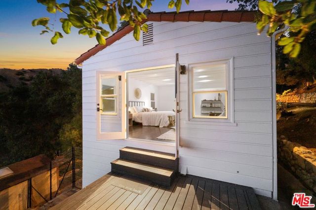 8420 La Tuna Canyon Road, Sun Valley, CA 91352