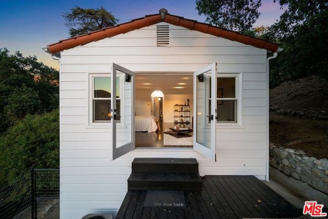 8420 La Tuna Canyon Road, Sun Valley, CA 91352