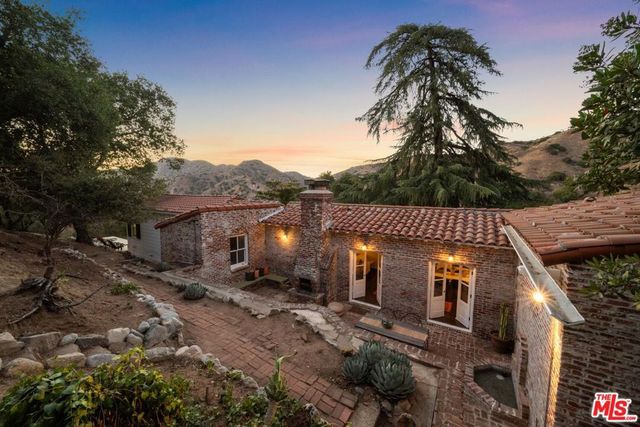 8420 La Tuna Canyon Road, Sun Valley, CA 91352