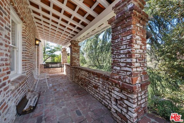 8420 La Tuna Canyon Road, Sun Valley, CA 91352