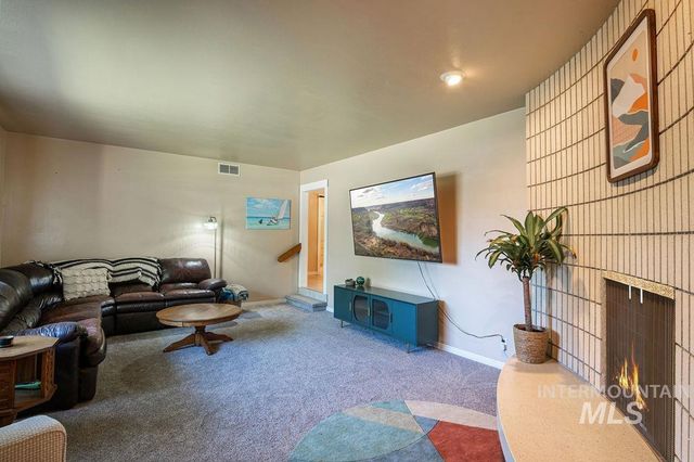 2138 Hillcrest Drive, Twin Falls, ID 83301