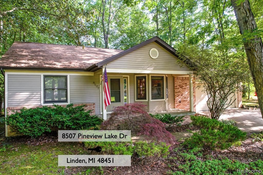 8507 Pineview Lake Drive, Linden, MI 48451