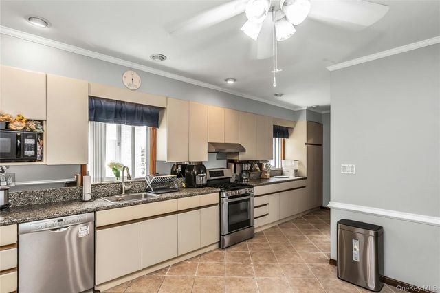150-35 11th Avenue, Whitestone, NY 11357