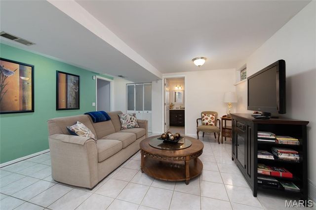 2095 Avignon Drive A, St Charles, MO 63303