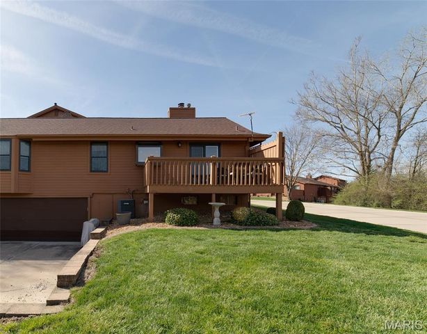 2095 Avignon Drive A, St Charles, MO 63303