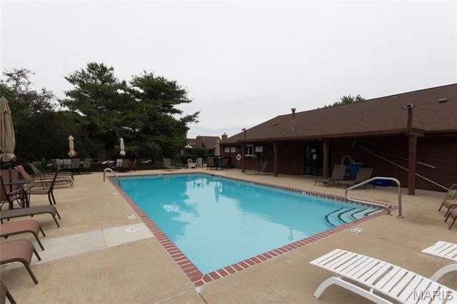 2095 Avignon Drive A, St Charles, MO 63303